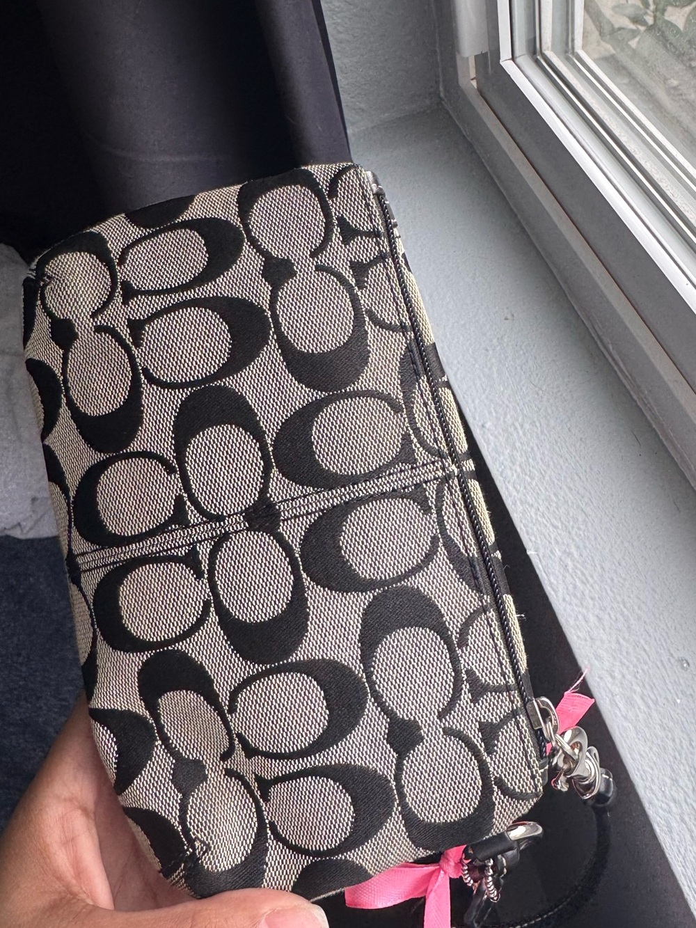 Coach Black and Cream Signature Wristlet with Turn-Lock - Picture 4 of 8